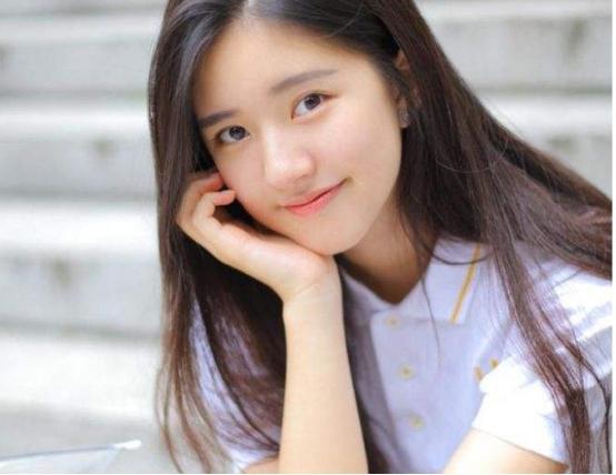 初中女生自认仙气飘飘的行为,在男生眼里很幼稚,尤其第二种