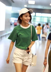 34岁佟丽娅又美了一身白绿搭配成清新少女,网友陈思诚好福气