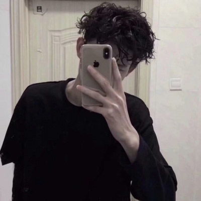 qq头像男生拿手机遮脸冷漠用手机遮脸图片