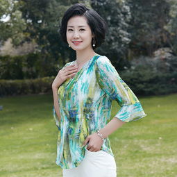 五一出游,55岁妈妈穿这几款中年女装,超洋气,美的不像中年人