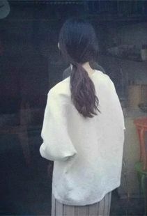女生头像可以是文字的可以是没有人物的可以试背影的可以是只有下半身的不要动漫的各位大神