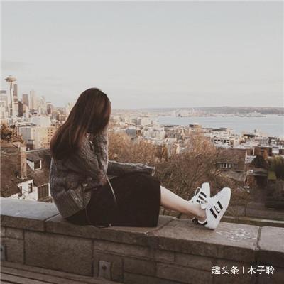 在朋友的婚礼上巧遇前妻,突然手机屏幕一亮,我转身离开