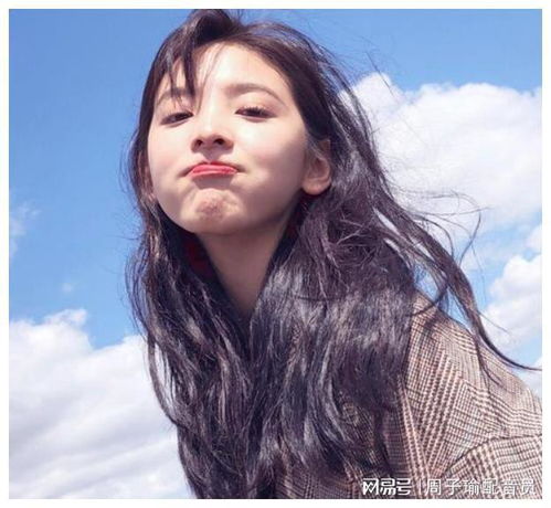 头像小女孩简单气质女生
