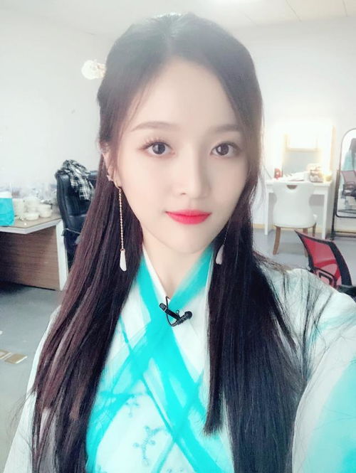 鞠婧祎吴宣仪杨超越迪丽热巴,谁的黑长直更清纯温婉