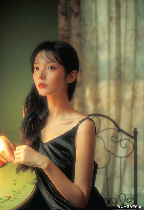 性感美女时尚写真气质小姐姐吊带黑裙复古港风,清纯唯美养眼迷人