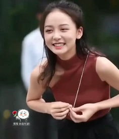 抖音街拍女神,高冷姐秒变萝莉范,背影却一细节暴露太多信息