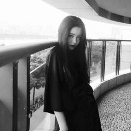 伤感的qq头像女真人黑白