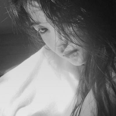 女生黑白唯美的头像忧郁伤感往后的日子里别难为自己
