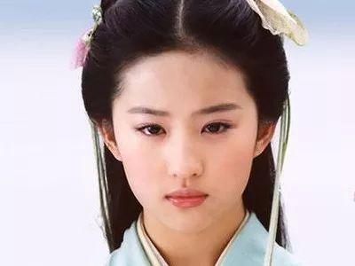 冯女郎杨采钰点赞刘亦菲干爹黑料,神仙姐姐三个字霸气回怼