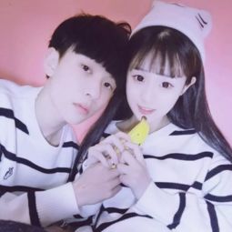 女子为红,戴红领巾进行不雅直播,互联网不是法外之地