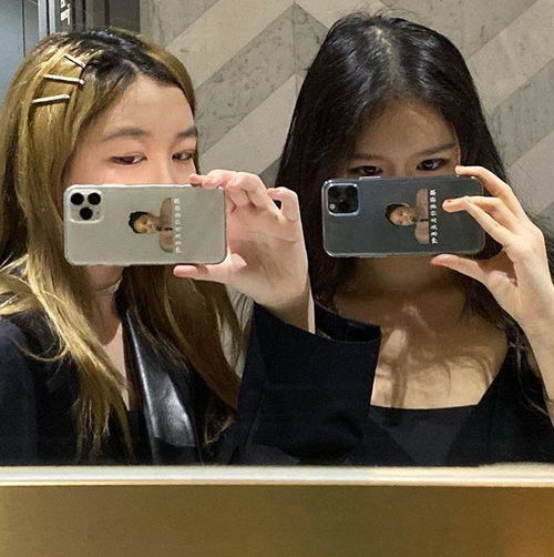 王菲为女儿庆生,母女同框好温馨李嫣一头金发成熟亮相