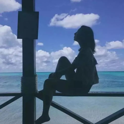 海边唯美女生背影头像我就站这不动谁走向我我就爱谁