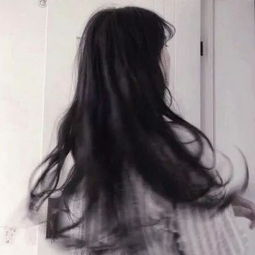 唯美黑白背影女生头像伤感