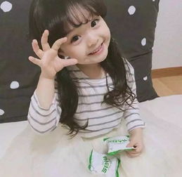 3岁女儿偷拍照流出,微信群全炸了这是哪来的人间小天使