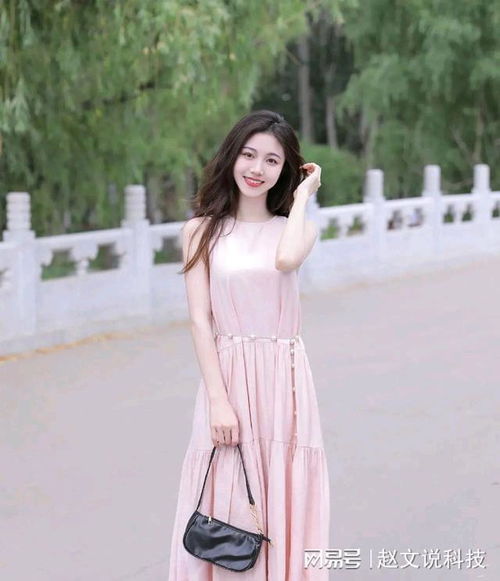 超级仙气的粉色连衣裙,心机细节你get了吗