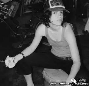 她17岁抽烟纹身偷窃,却用几百块夺走好女孩的心,以最漂亮的方式过一生