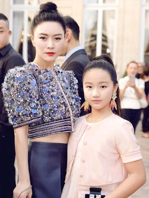 田海蓉母女太厉害了,母亲大气典雅,女儿更是极具独立风格