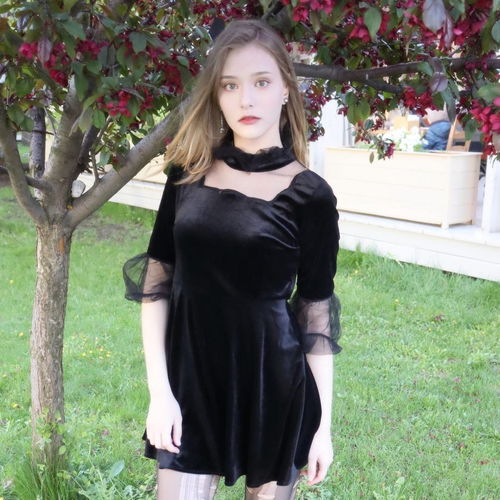 俄罗斯美女主播lyasya福利图赏漂亮脸蛋性感身材