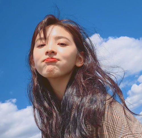 最嫩爸爸火了,接初中女儿放学被当男友,老师我以为她早恋