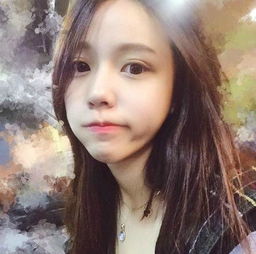 图片旁边模糊的这个是什么ps软件做的效果