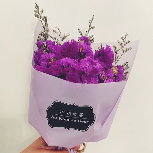 卖花的小女孩囤货了好多捉急