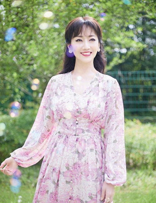赵雅芝太不容易70岁年龄穿少女裙卖萌捞金,好好在家养老不好么