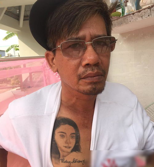 女儿在婚礼前意外离世,父亲将其照片纹在胸口还把墓地设在院子里