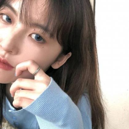 长直发气质女生头像,生活中最美的风光