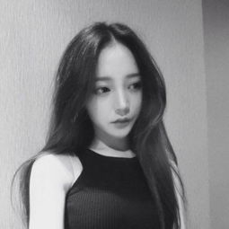 意境女生唯美清纯黑白头像陪我走到最后的也仅有我自己而已