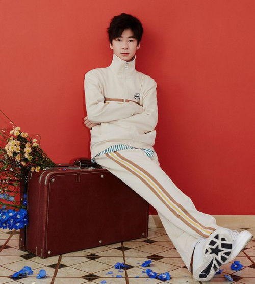 张亮儿女拍摄时尚大片,妹妹五官太像爸,13岁天天大长腿惹人注目