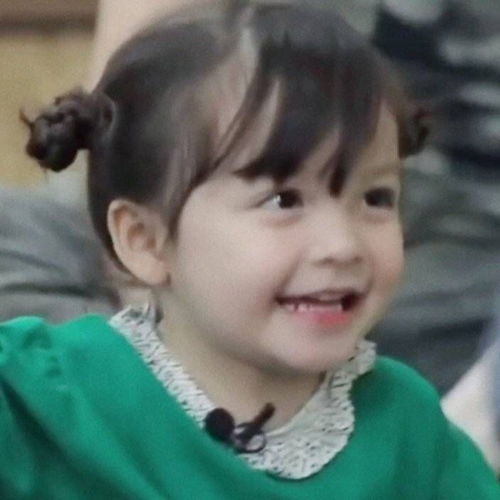 真人女生头像甜美仙气搞笑gif