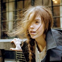 qq女生欧美范头像至爱已经离去,但爱仍然继续