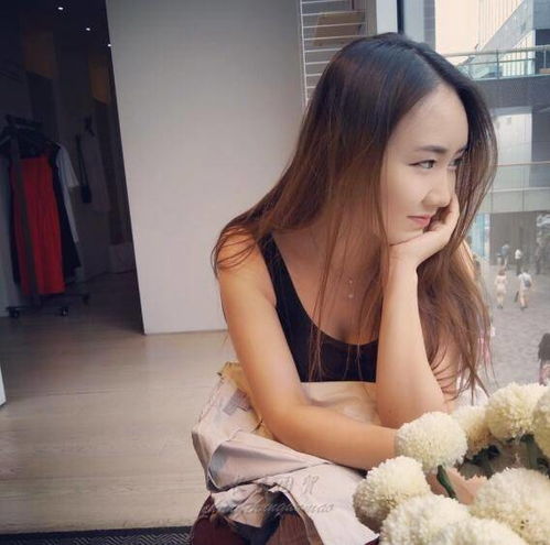 还记得吉祥三宝的小女孩吗如今变成这样了