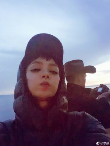 被网友吐槽黑得像猴子,46岁宁静凌晨4点回怼对祖宗不敬