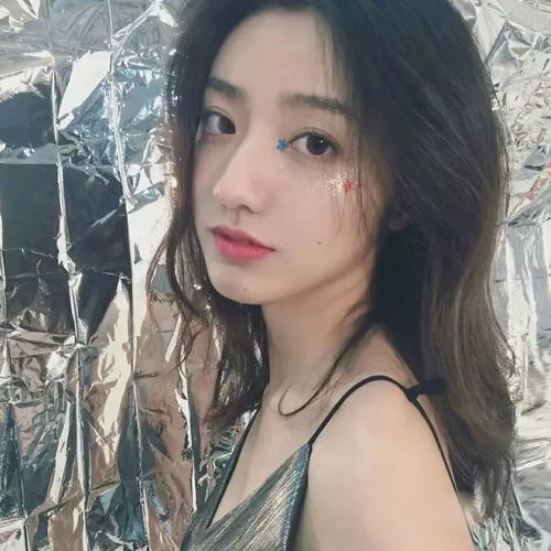 女生头像愿孤独的人都会唱歌
