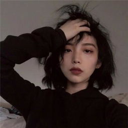 最近朋友圈超火的短句子不是一辈子的人,就别承诺一辈子的话