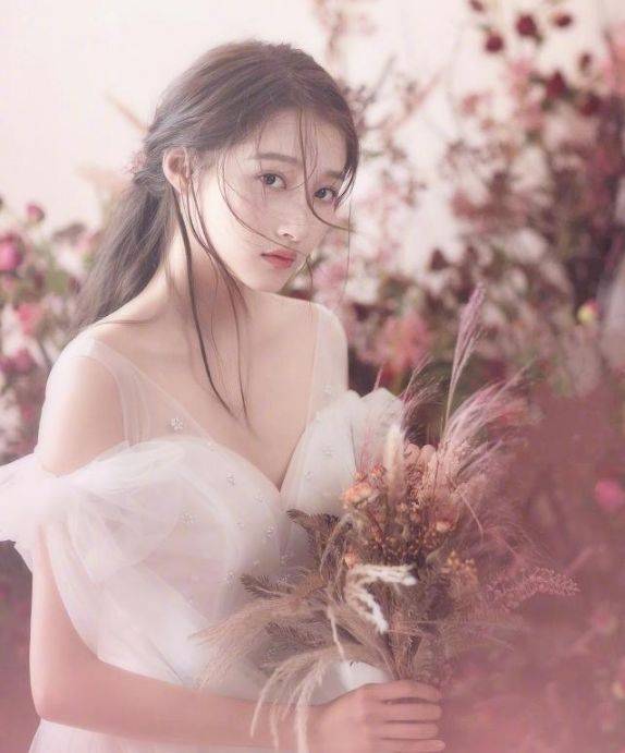 当红女星的婚纱照,关晓彤仙气,看到杨紫能做你的新郎吗
