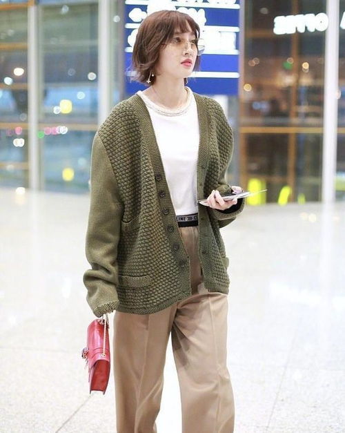 美女穿搭绿色针织开衫搭配牛仔裤,甜美俏皮,尽显小女人的温柔