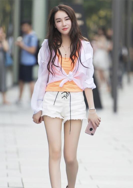 上了年纪的打底裤美女,成熟稳重精致,令人心醉
