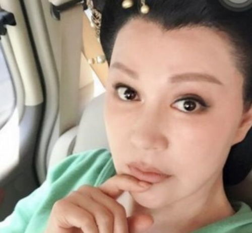 头像卡通可爱卖萌女生刘晓庆