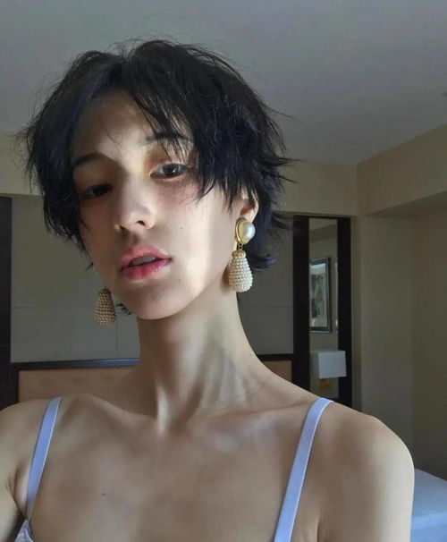 中传最帅校花出道被夸灵气似周迅,网友学霸校花,小说女主本人