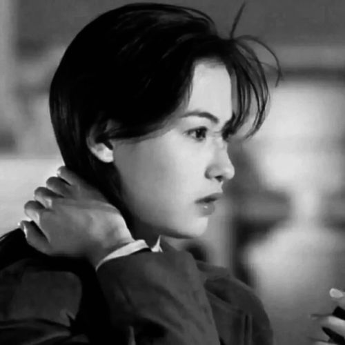 头像黑白女生头像