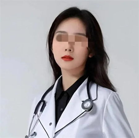 27岁美女护士照片曝光,难怪两个主任会打架