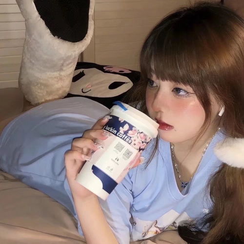 美女们起床换头像了