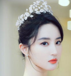 女神刘亦菲仙气十足无人比美,然而看到她的腿,难怪不穿短裙