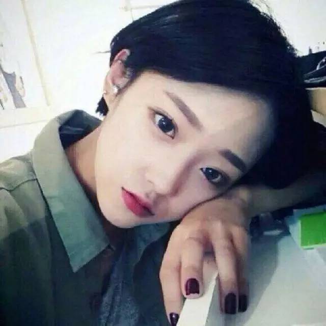 超短发女生头像齐耳短发