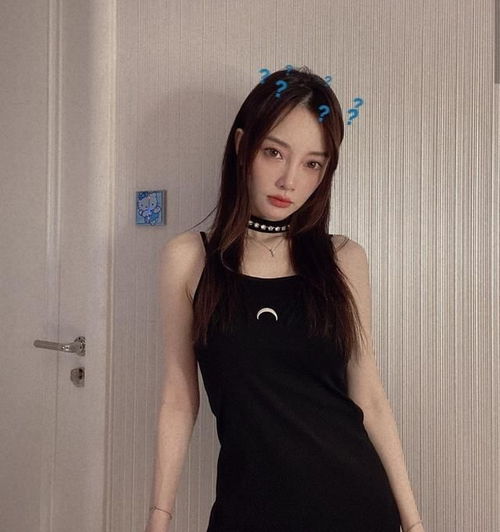 李小璐与闺蜜跳热舞秀小蛮腰和马甲线,自曝体重不满80斤想增肥