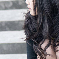 女孩沉默图片