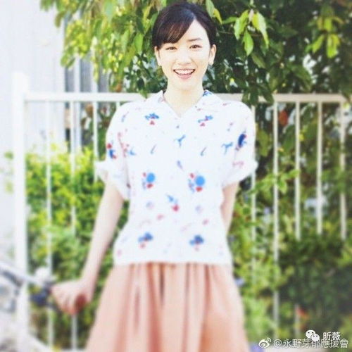 美颜即正义18岁的永野芽郁哭起来美,少女感的日系穿搭更美