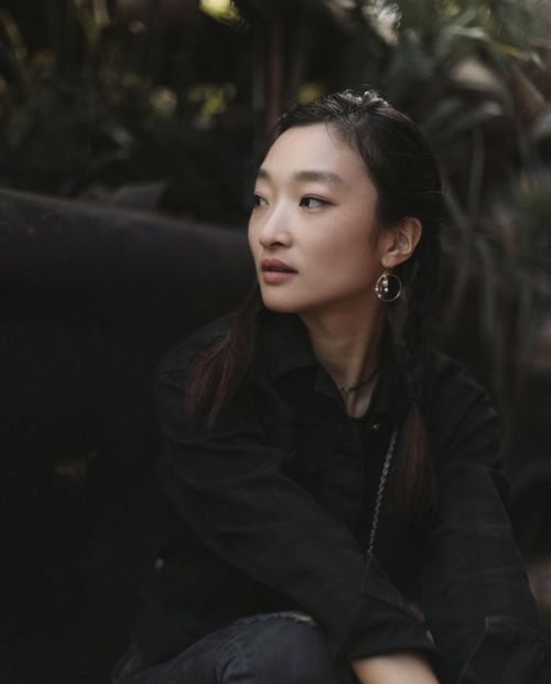 她是it职场人也是时尚达人,用风格成就个性,大脸盘小眼睛女孩也能很美